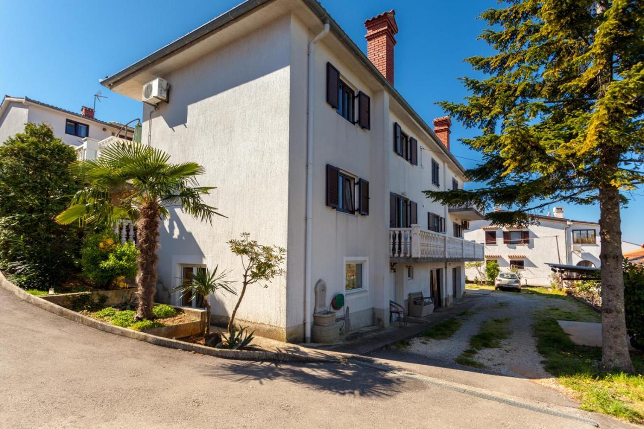 Appartamento Apartman Marija Njivice Esterno foto